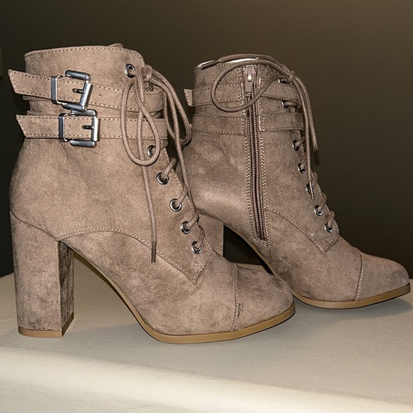 Madden Girl Klaim Taupe Suede Booties - Size 7 - Picture 2 of 9